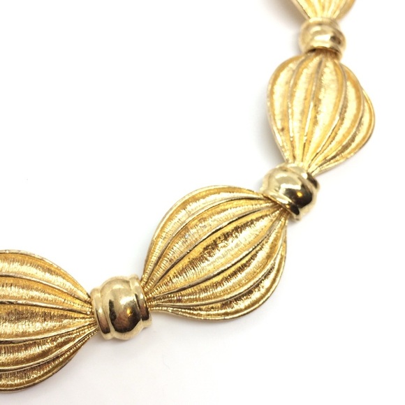 VINTAGE 80S 90S UNSIGNED IVANA TRUMP BRUSHED GOLD TONE RIBBON NECKLACE STATEMENT - Picture 7 of 17